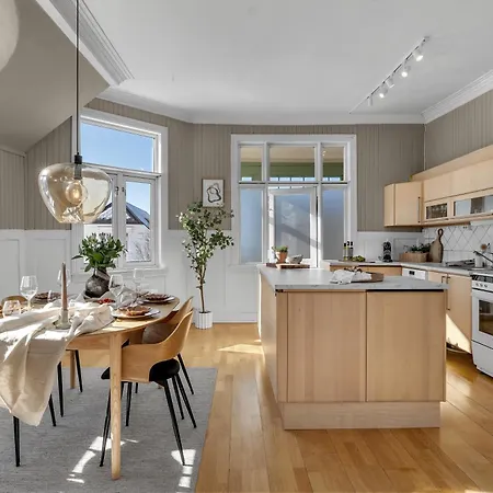 Lovely Center With Amazing Views And Free Parking! Tromsø