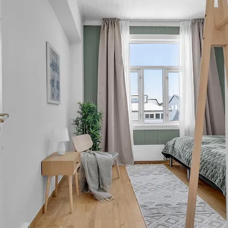 Lovely Center With Amazing Views And Free Parking! *