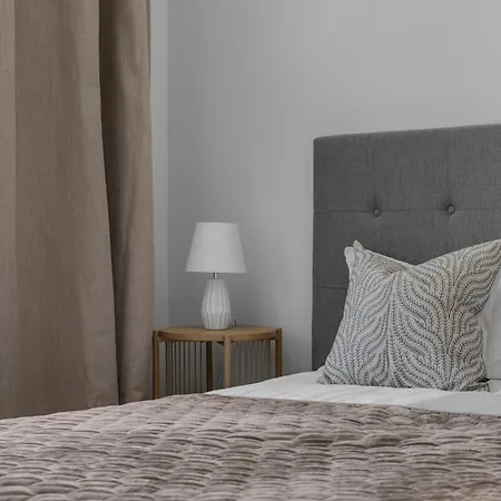 Lovely Center With Amazing Views And Free Parking!