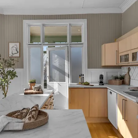 Lovely Center With Amazing Views And Free Parking! Apartment