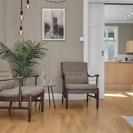 Lovely Center With Amazing Views And Free Parking! *