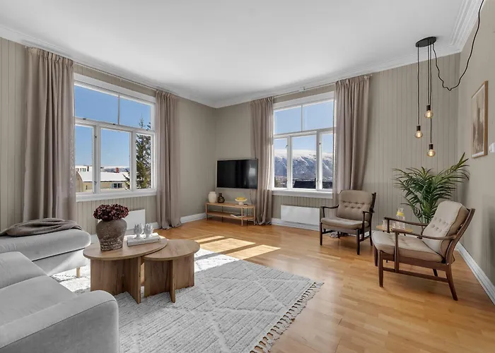Lovely Center With Amazing Views And Free Parking!