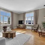 Lovely Center With Amazing Views And Free Parking!